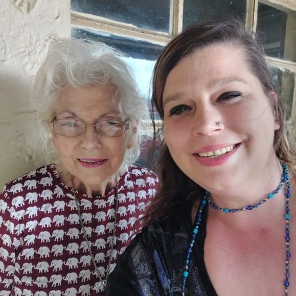 Meet your Posher, Britney - Picture 1 of 1